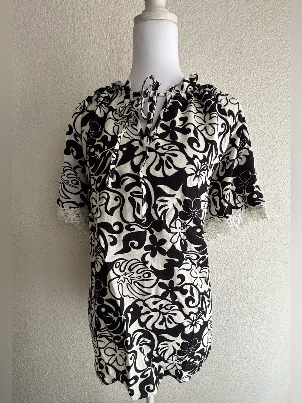 Black & White Floral boho blouse-new/ Amazon fashion